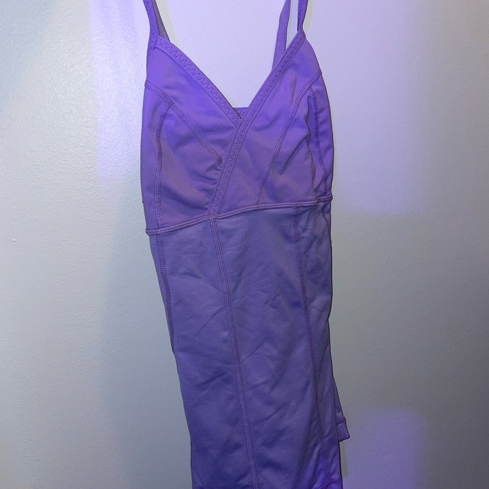 Small strapped back Lululemon tank